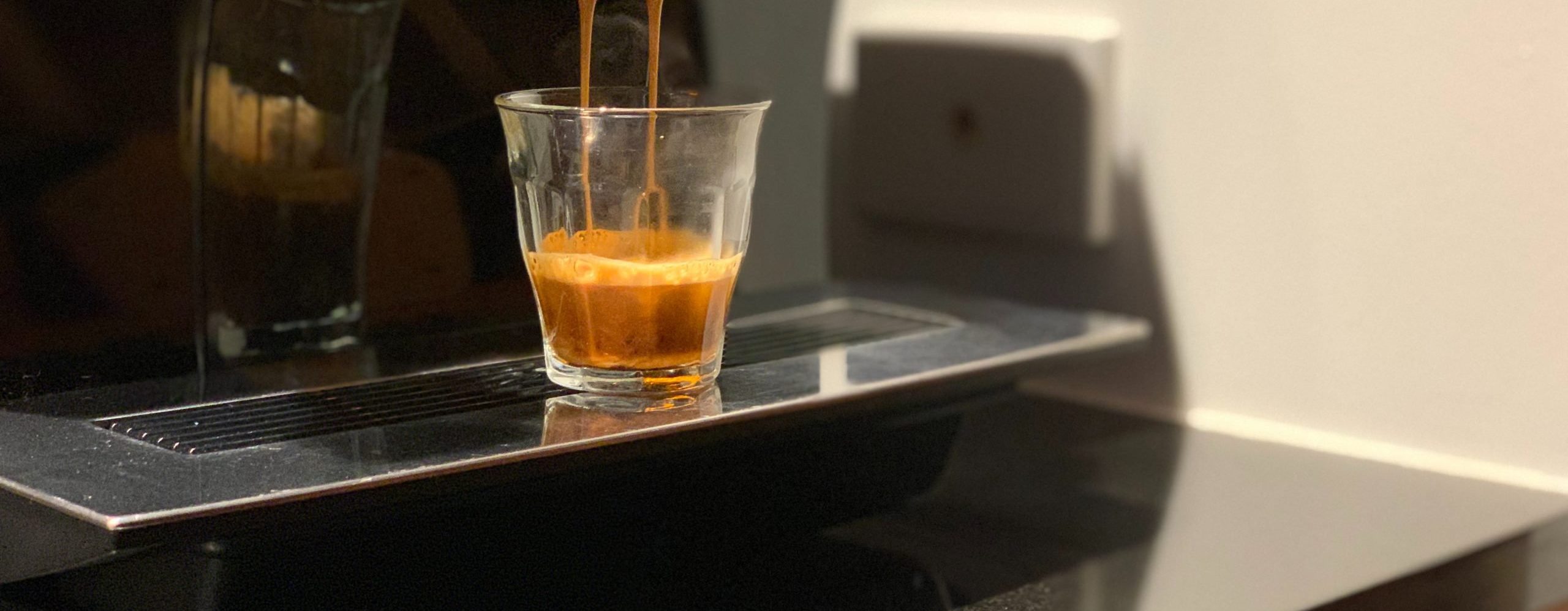 Pulling a espresso in a french glass