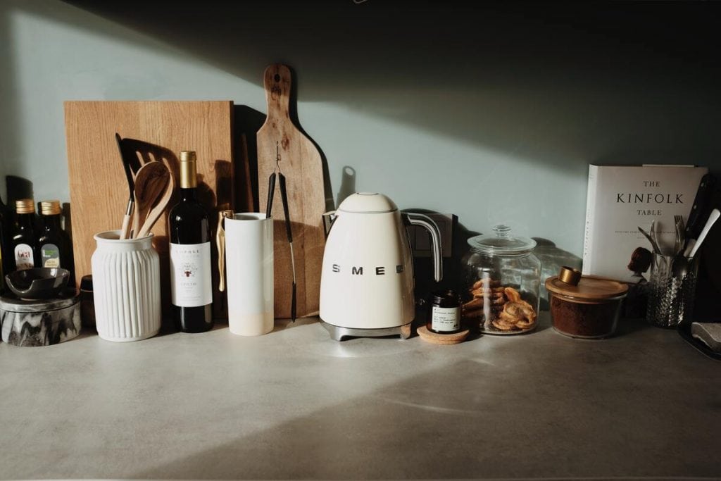 Smeg kettle on a countertop to feature the aesthetic value of these appliances.
It's a reference for the Smeg Espresso Machine review.